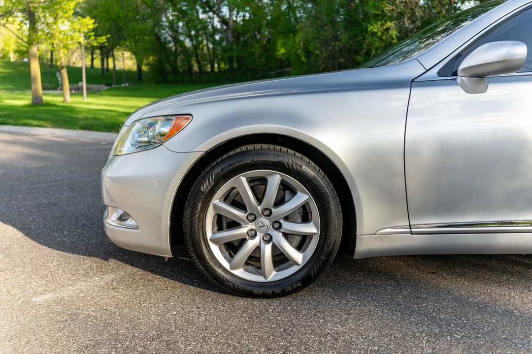 2007 Lexus LS 4th Gen - Image 12 of 31