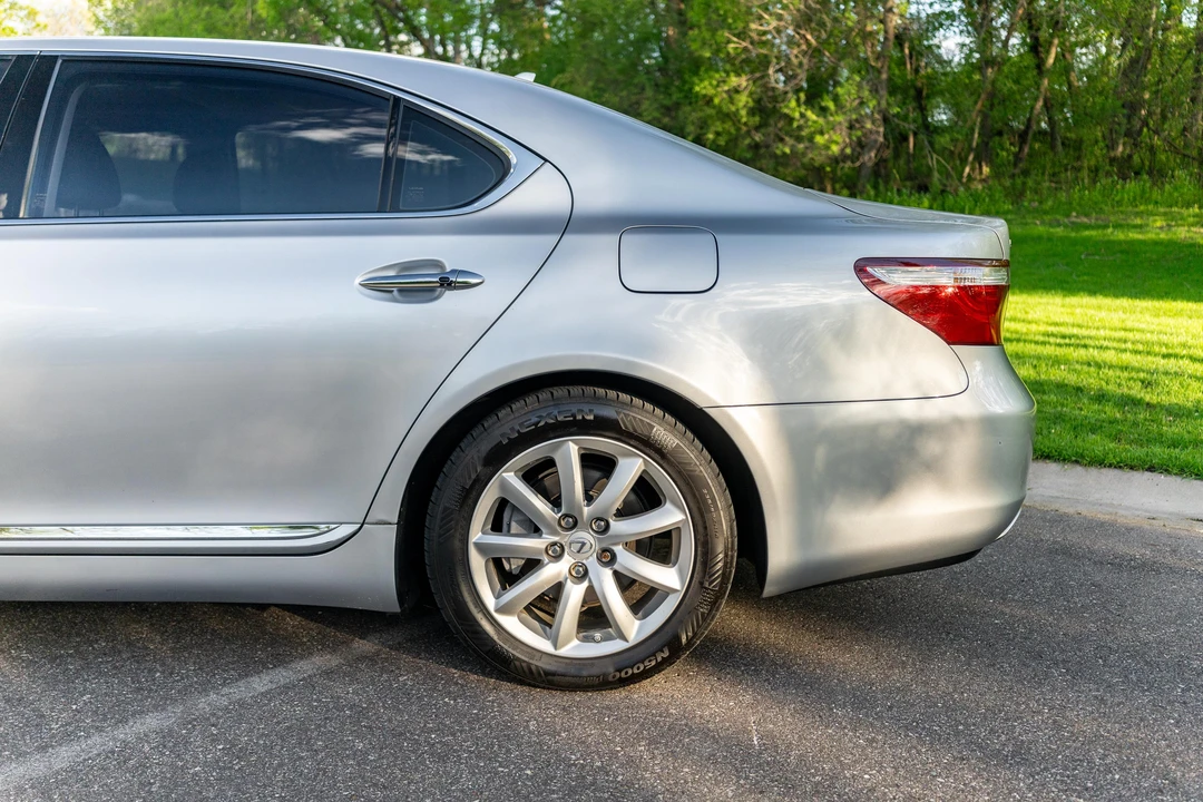 2007 Lexus LS 4th Gen - Image 13 of 31
