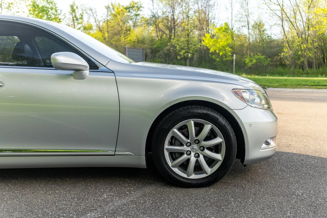 2007 Lexus LS 4th Gen - Image 17 of 31