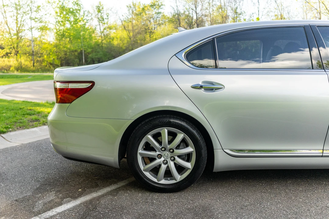 2007 Lexus LS 4th Gen - Image 16 of 31