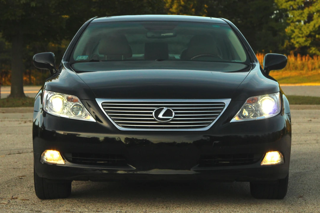 2007 Lexus LS 4th Gen - Image 2 of 25