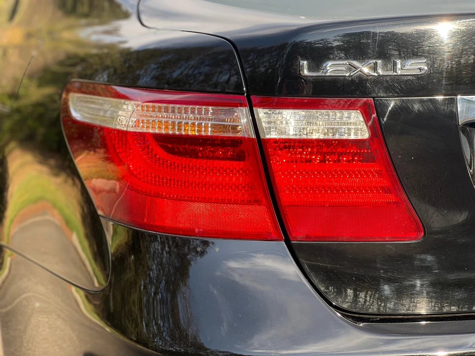 2007 Lexus LS 4th Gen - Image 14 of 31