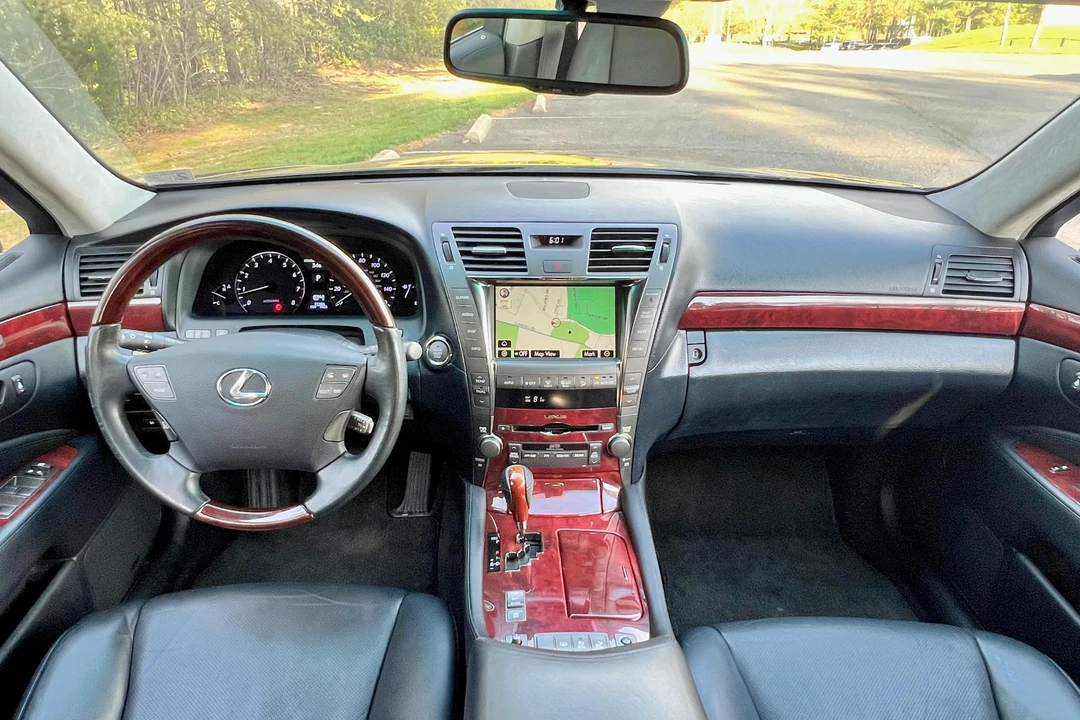 2007 Lexus LS 4th Gen - Image 24 of 31