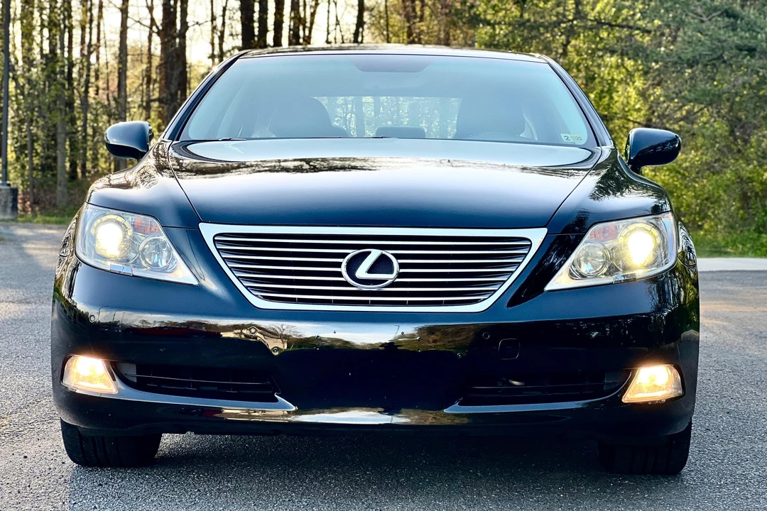2007 Lexus LS 4th Gen - Image 2 of 31