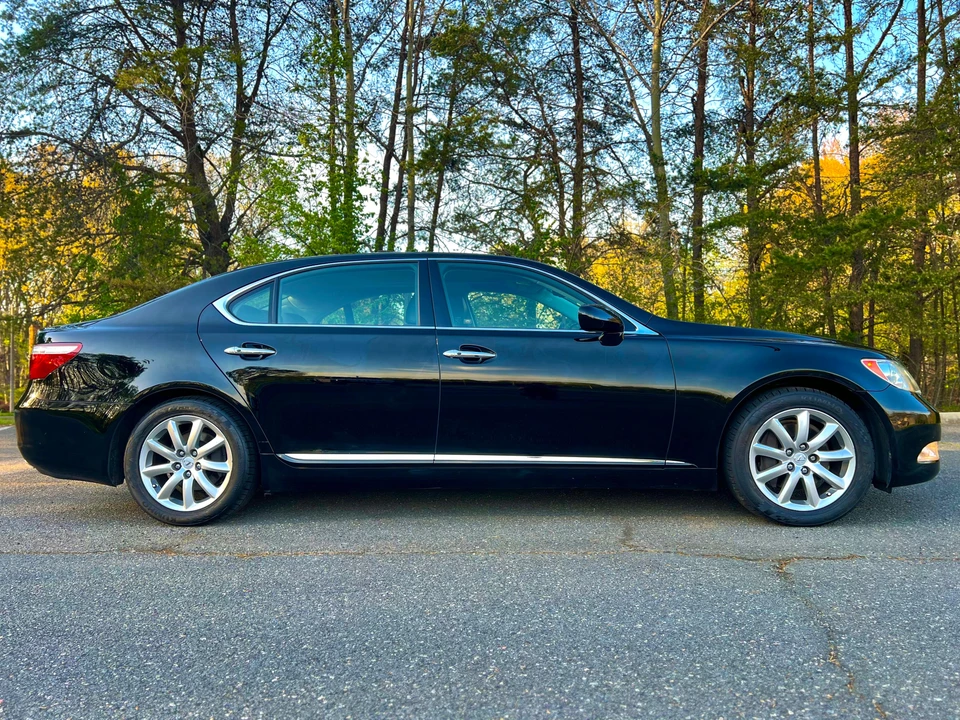 2007 Lexus LS 4th Gen - Image 8 of 31