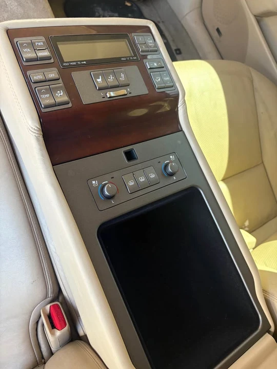 2007 Lexus LS 4th Gen - Image 5 of 9