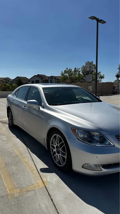 2007 Lexus LS 4th Gen - Image 2 of 10
