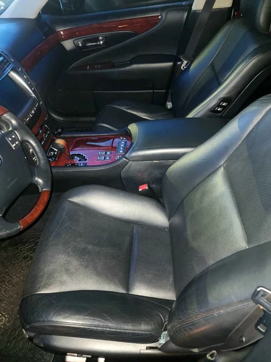 2007 Lexus LS 4th Gen - Image 9 of 19