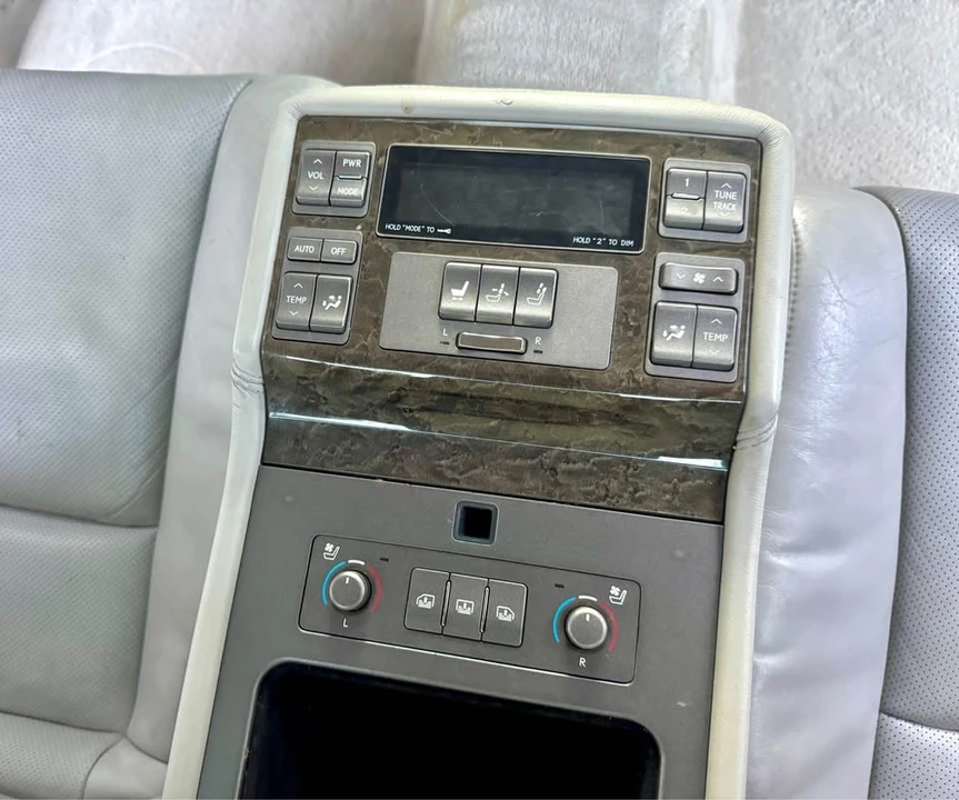 2007 Lexus LS 4th Gen - Image 10 of 16