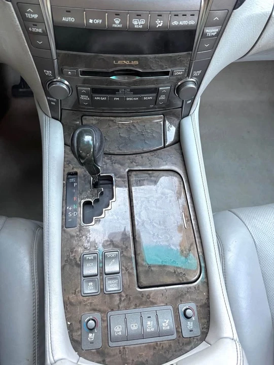 2007 Lexus LS 4th Gen - Image 13 of 16