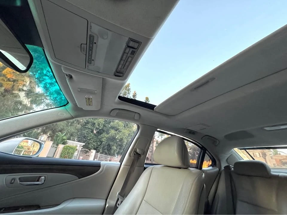 2007 Lexus LS 4th Gen - Image 15 of 16