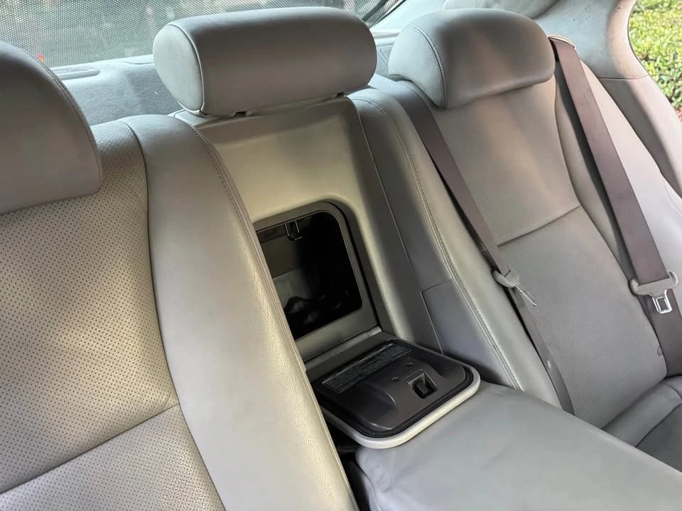 2007 Lexus LS 4th Gen - Image 11 of 16