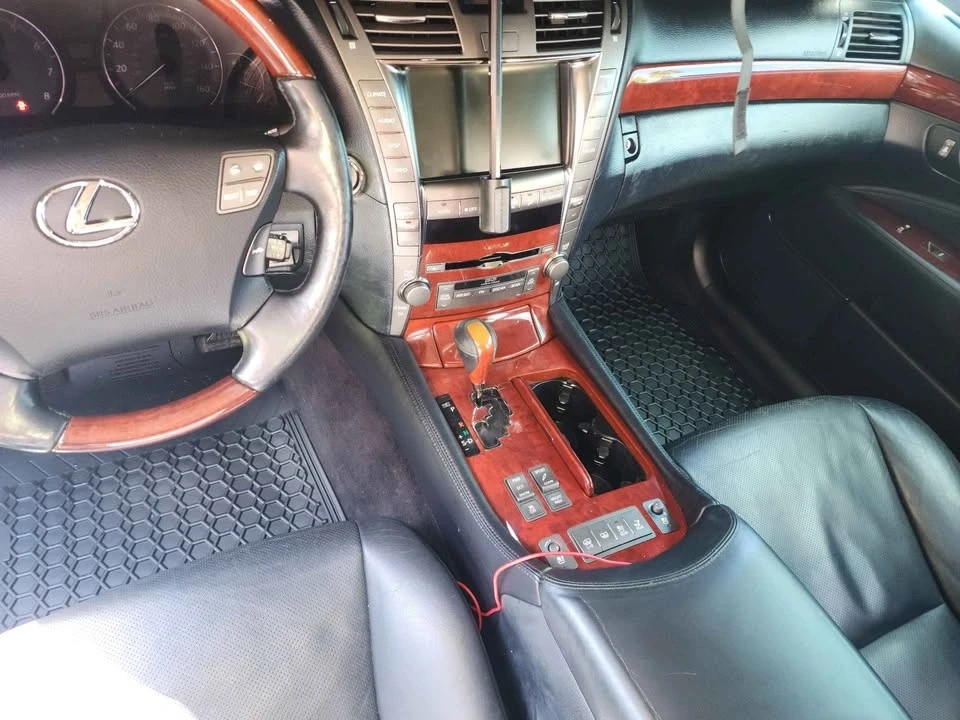 2007 Lexus LS 4th Gen - Image 17 of 19