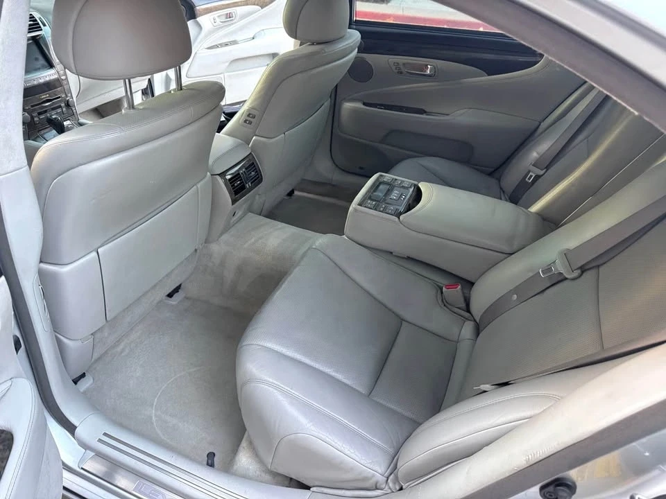 2007 Lexus LS 4th Gen - Image 8 of 16