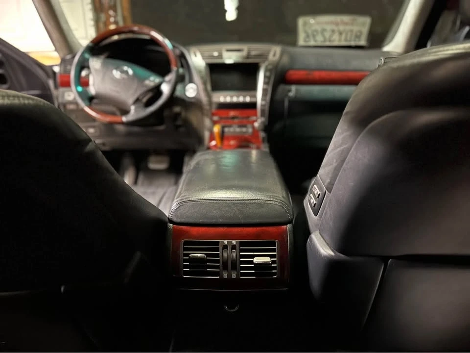 2007 Lexus LS 4th Gen - Image 5 of 8