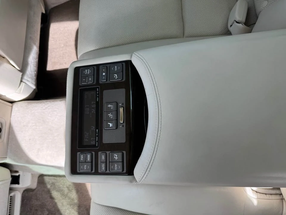 2007 Lexus LS 4th Gen - Image 11 of 15