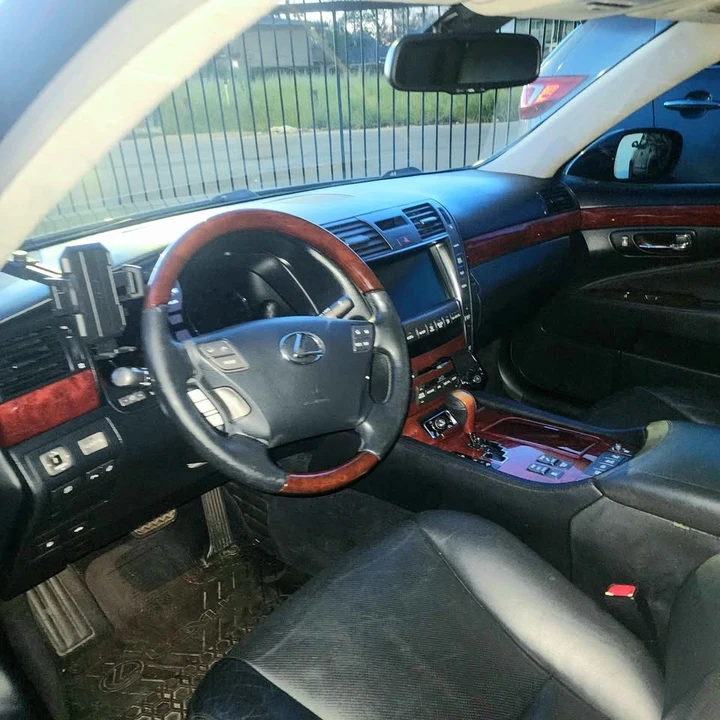 2007 Lexus LS 4th Gen - Image 15 of 19