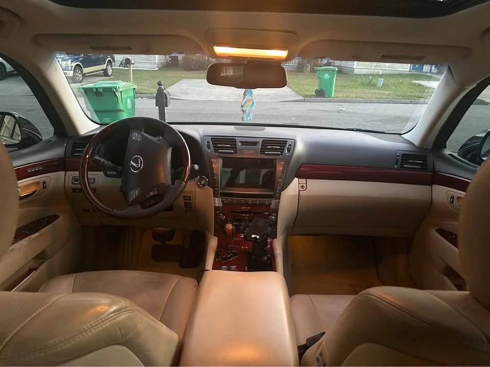 2007 Lexus LS 4th Gen - Image 10 of 20