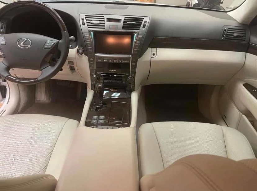 2007 Lexus LS 4th Gen - Image 5 of 8