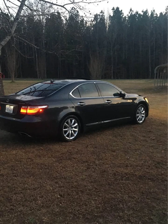 2007 Lexus LS 4th Gen - Image 2 of 3