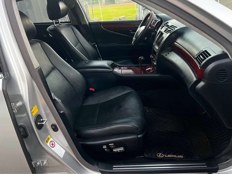 2007 Lexus LS 4th Gen - Image 14 of 18