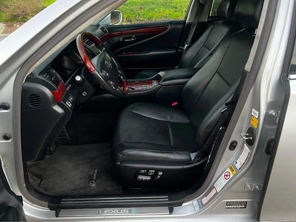 2007 Lexus LS 4th Gen - Image 11 of 18
