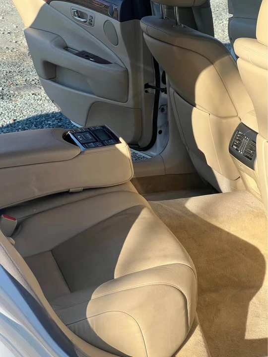 2007 Lexus LS 4th Gen - Image 10 of 19