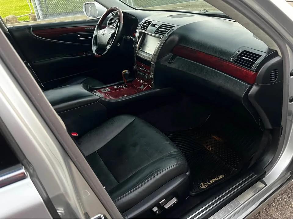2007 Lexus LS 4th Gen - Image 13 of 18