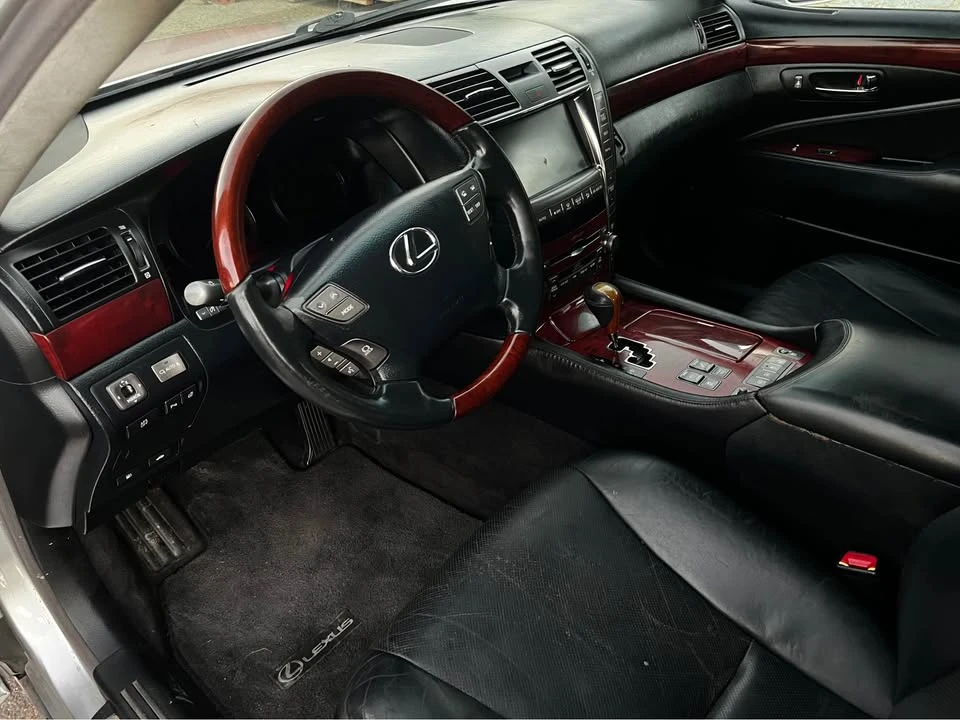 2007 Lexus LS 4th Gen - Image 10 of 18