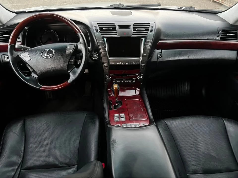 2007 Lexus LS 4th Gen - Image 12 of 18