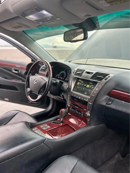 2007 Lexus LS 4th Gen - Image 11 of 16