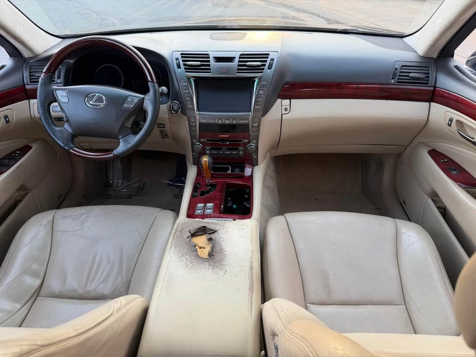 2007 Lexus LS 4th Gen - Image 16 of 18
