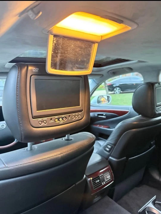 2007 Lexus LS 4th Gen - Image 9 of 13