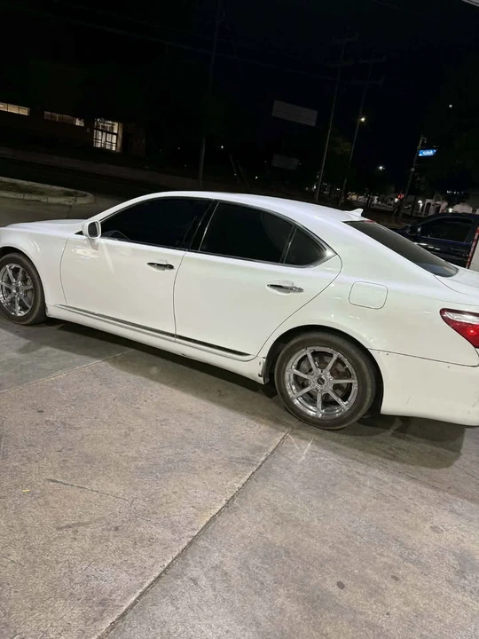 2007 Lexus LS 4th Gen - Image 5 of 6