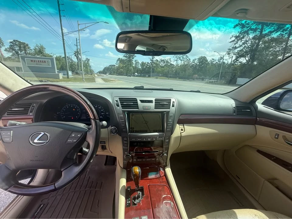 2007 Lexus LS 4th Gen - Image 13 of 16