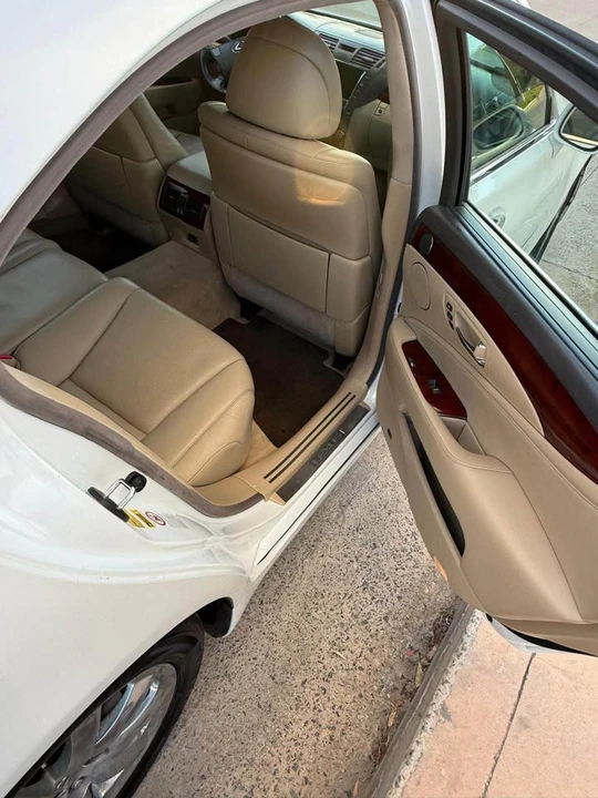 2007 Lexus LS 4th Gen - Image 14 of 20
