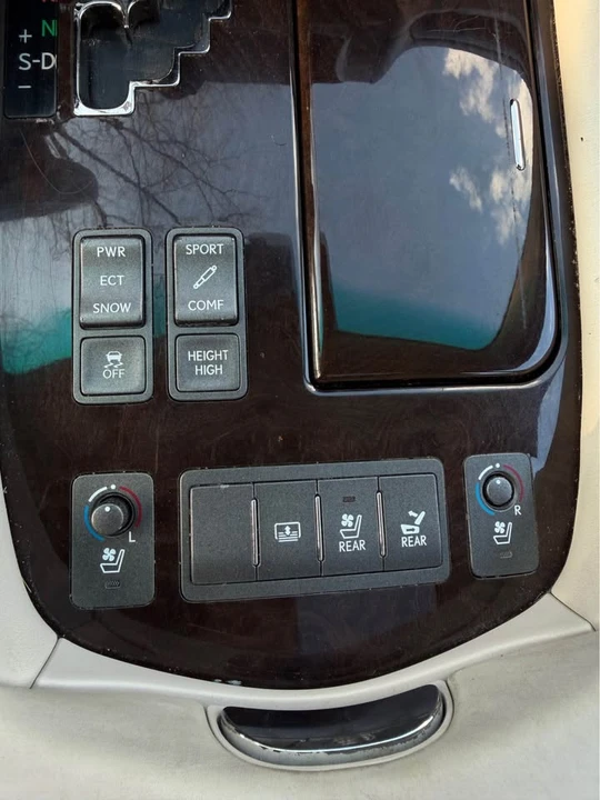 2007 Lexus LS 4th Gen - Image 11 of 17