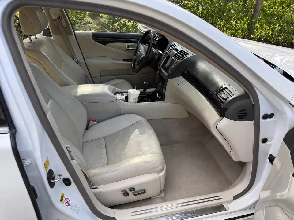 2007 Lexus LS 4th Gen - Image 12 of 17