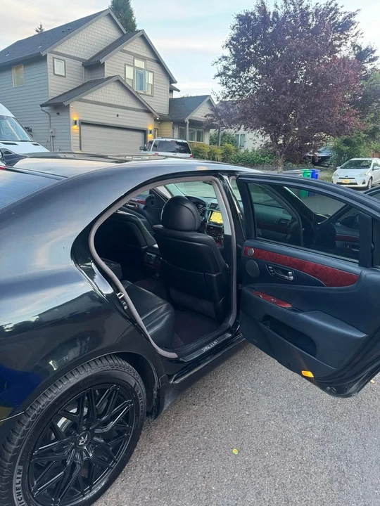 2007 Lexus LS 4th Gen - Image 18 of 18