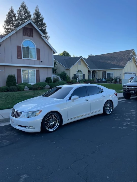 2007 Lexus LS 4th Gen - Image 2 of 8