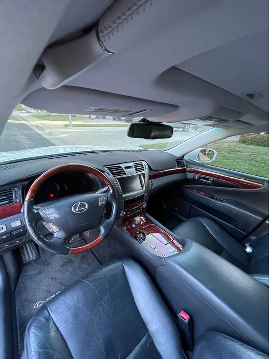 2007 Lexus LS 4th Gen - Image 5 of 8