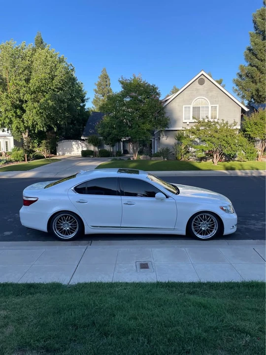 2007 Lexus LS 4th Gen - Image 3 of 8
