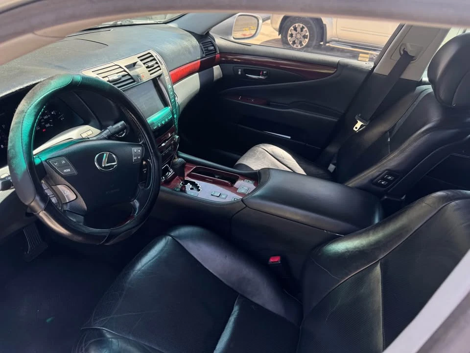 2007 Lexus LS 4th Gen - Image 6 of 15