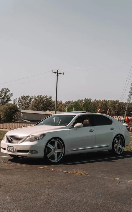 2007 Lexus LS 4th Gen - Image 2 of 3