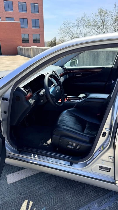 2007 Lexus LS 4th Gen - Image 9 of 18