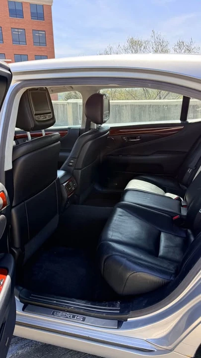 2007 Lexus LS 4th Gen - Image 12 of 18