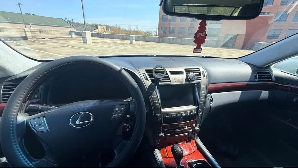 2007 Lexus LS 4th Gen - Image 11 of 18