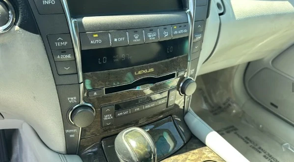 2007 Lexus LS 4th Gen - Image 9 of 12