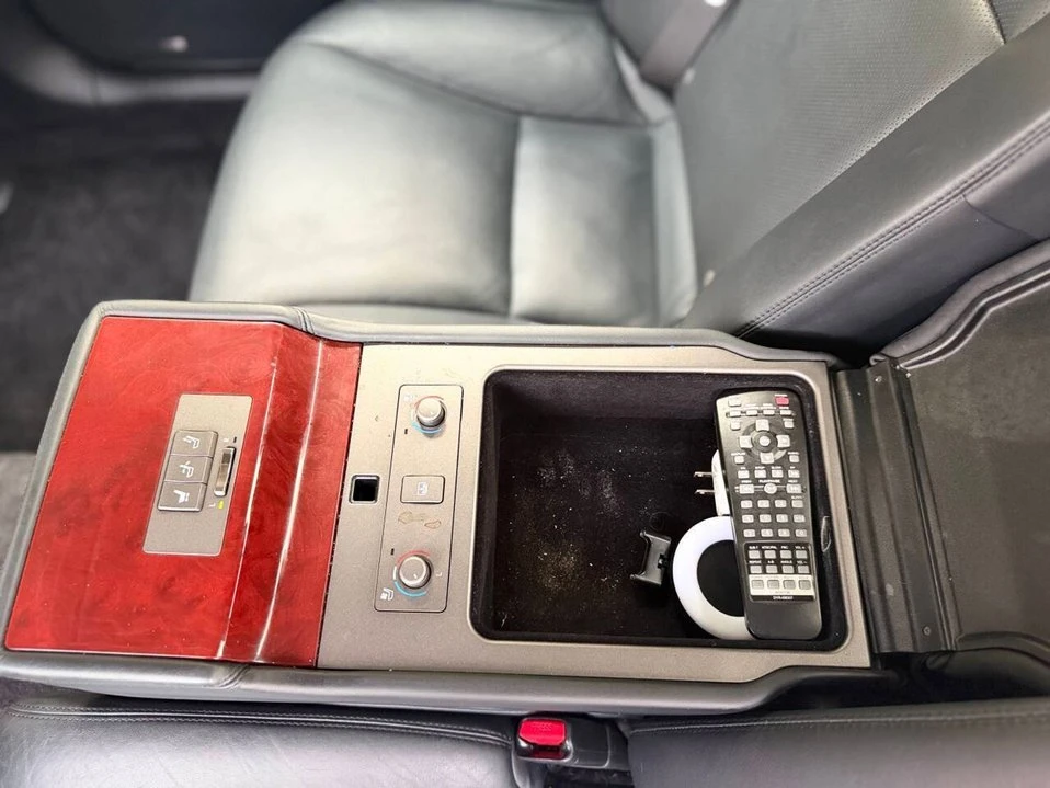 2007 Lexus LS 4th Gen - Image 19 of 20