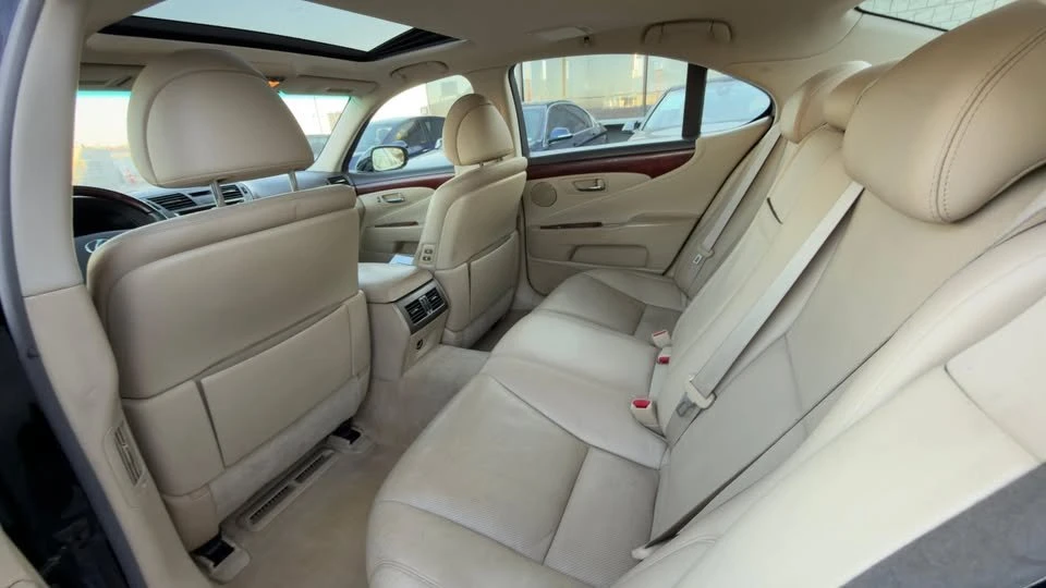 2007 Lexus LS 4th Gen - Image 10 of 15